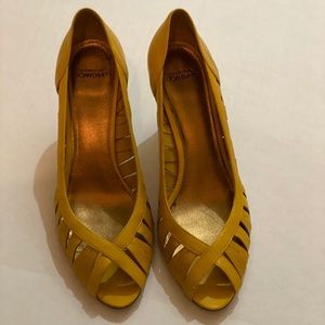 Circa Joan David leather yellow kitten heels sz 10